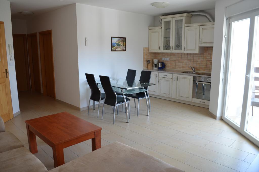 Apartments Buljan Baška Szoba fotó